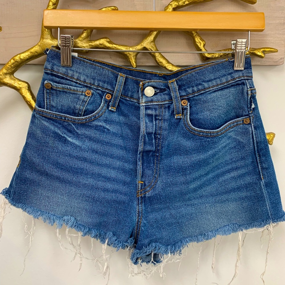 Levi 501 Original Denim shorts. Size 27